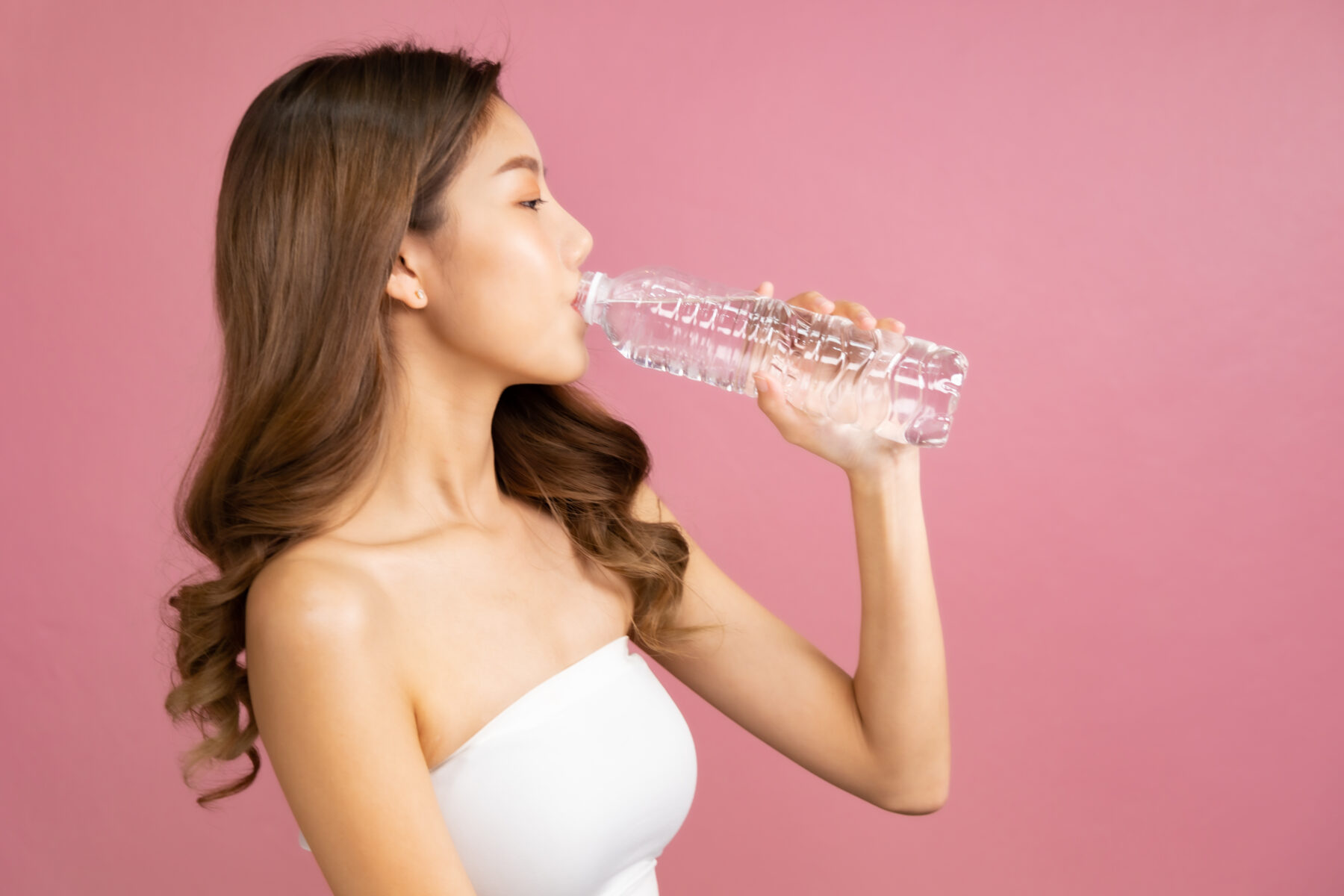 The Role of Hydration in Preventing Dry Skin and Hair Damage