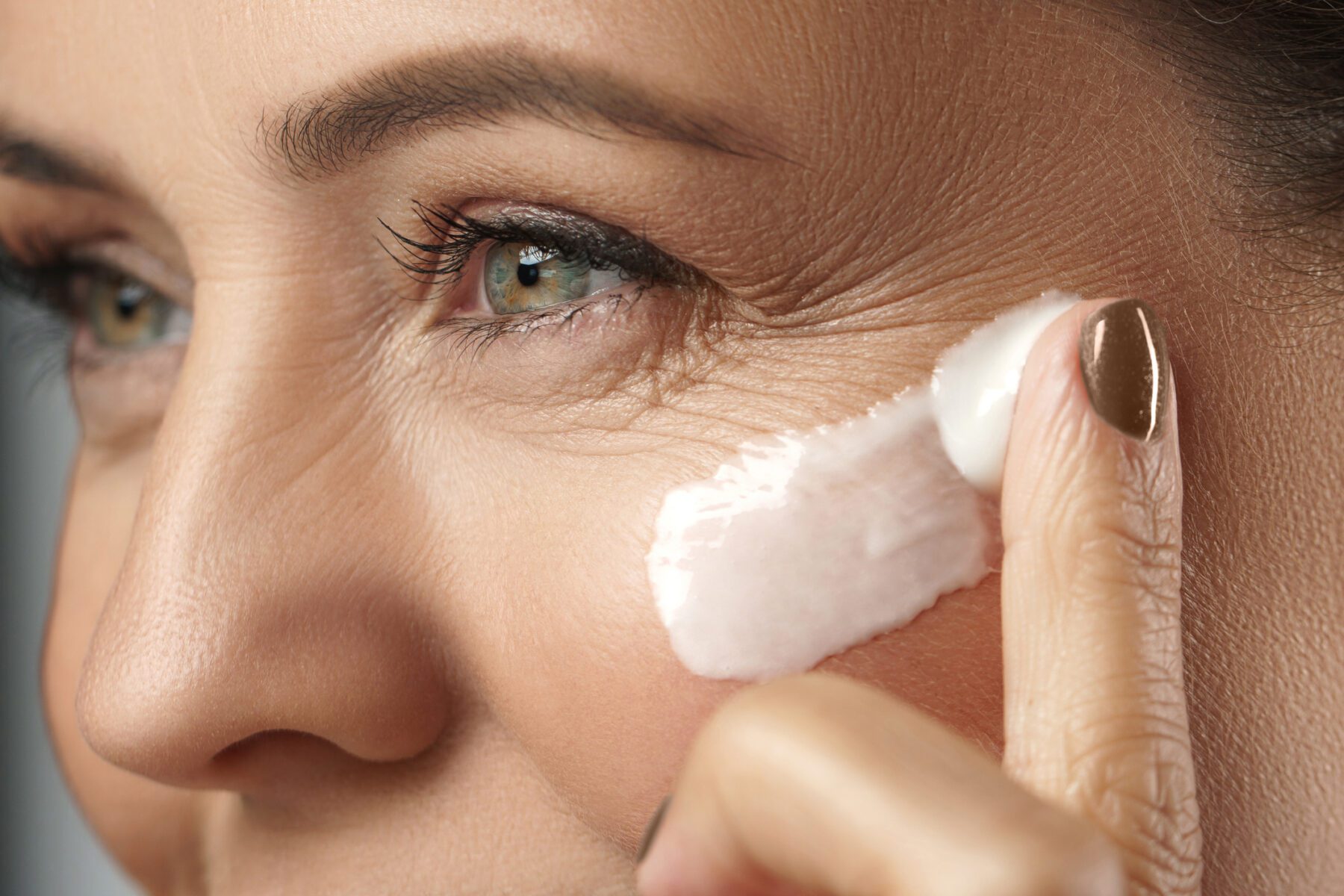 The Science Behind Anti-Aging Aesthetic Procedures